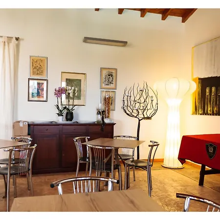 בית חווה La Mora Bianca אסמיני